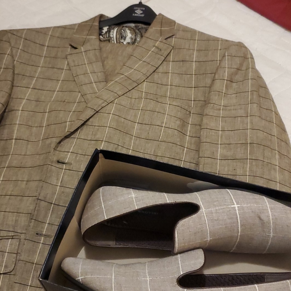 2piece suit w/matching shoes. Pants 42/32.